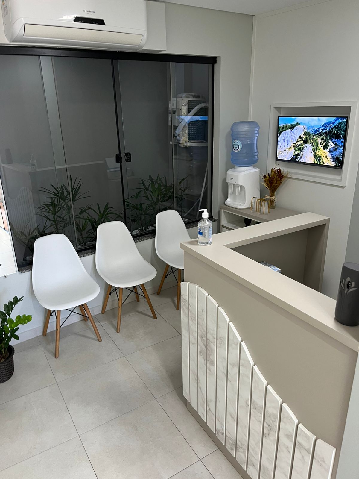 Recepção e sala de espera comercial planejada
